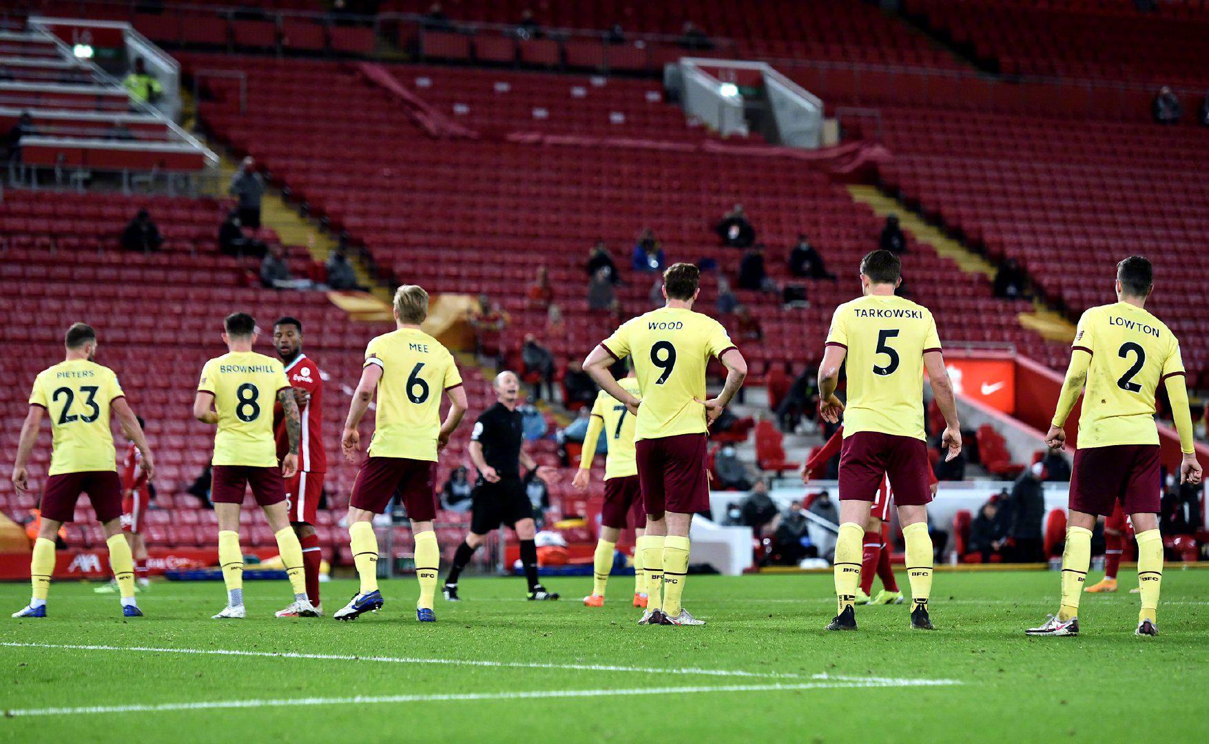 同时承担起 同时承担起